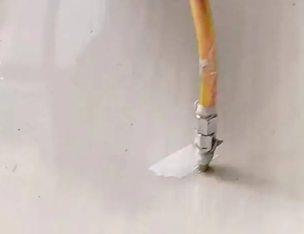 三沙瓷砖空鼓维修公司专业解答在瓷砖铺贴过程中，如果使用的砂料过粗（如全部使用了粗砂），可能会导致以下问题