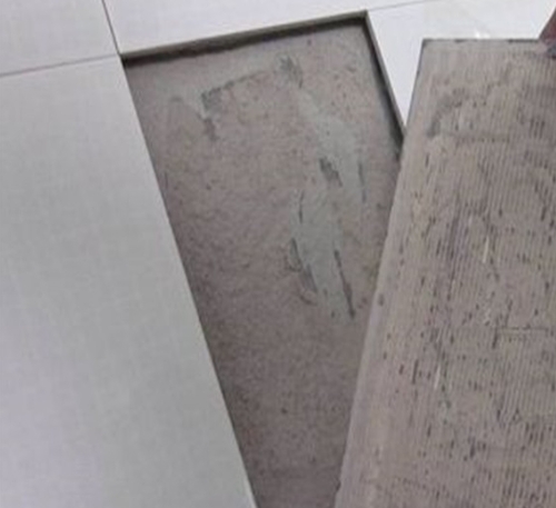 三沙瓷砖空鼓维修公司分享瓷砖铺贴时如果打浆（即涂抹在瓷砖背面和基层上的砂浆或瓷砖胶）过少，会带来以下问题